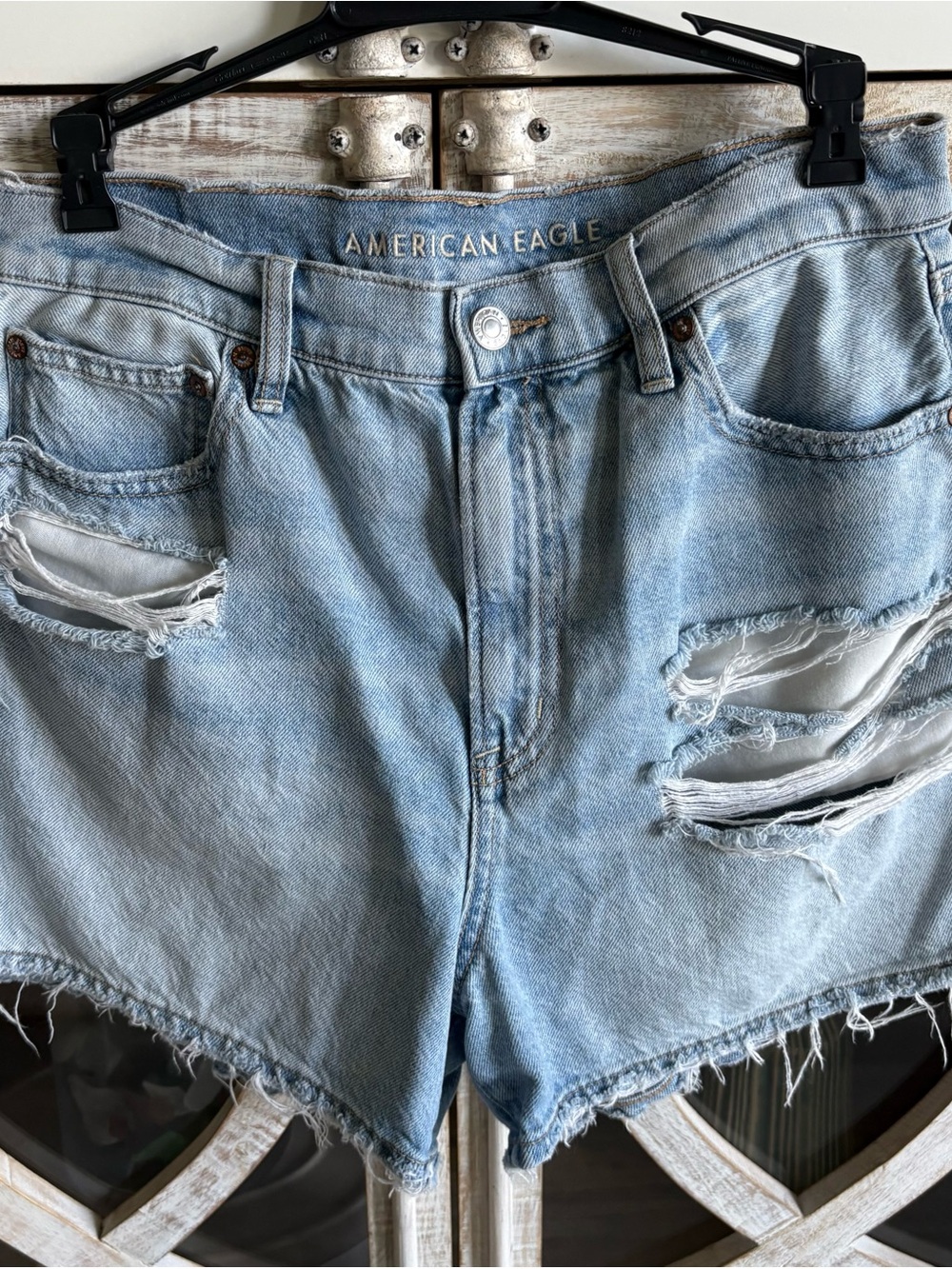 American Eagle Outfitters Women’s Light Wash Distressed Denim Shorts Zip Front